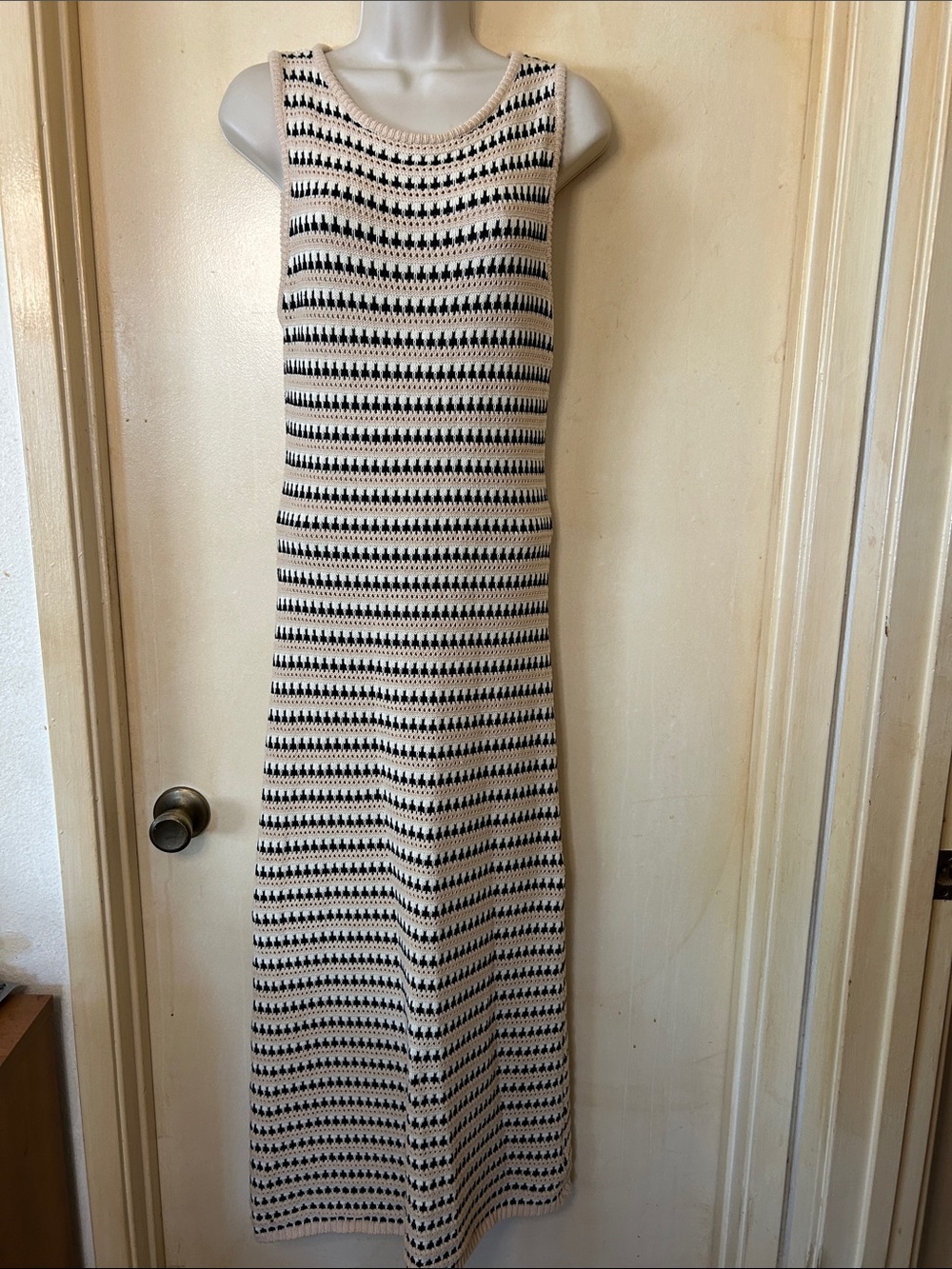 Nectar Clothing Striped Sleeveless Knit Maxi Dress - Black & Cream size M